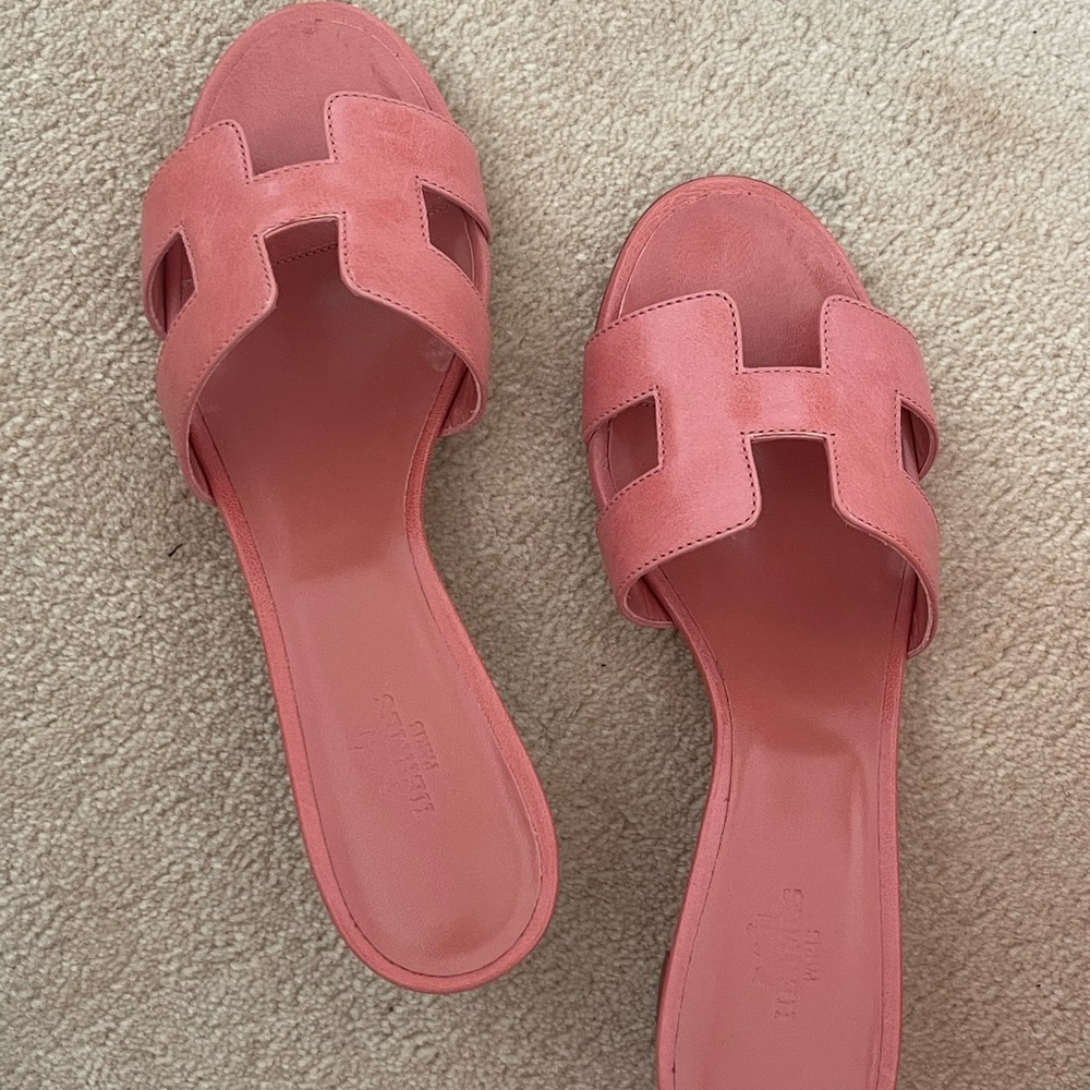 Brand new pink Hermes sandals with small heel
